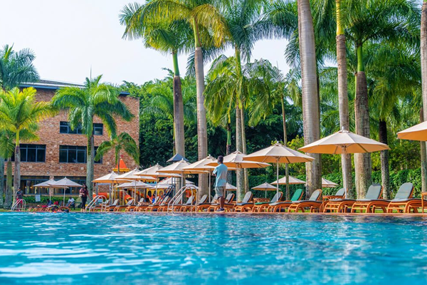 Pool & Lake Victoria